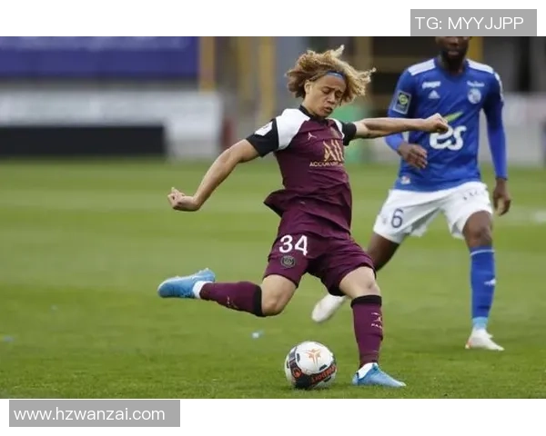 哈维西蒙斯的崛起之路:从青训小将到足坛新星的传奇旅程 哈维西蒙斯的崛起之路:从青训小将到足坛新星的传奇旅程